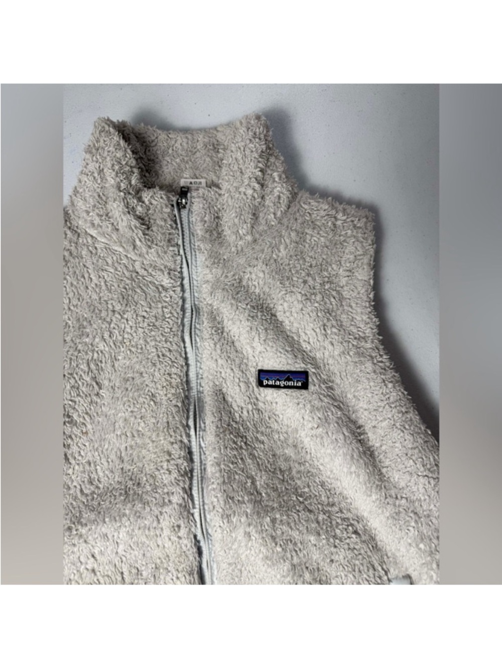 Patagonia Women's Fleece Vest
Gray Sherpa Full Zip Size L
Outdoor Hiking - Picture 11 of 12